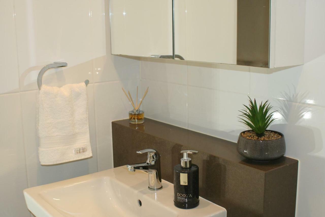 Governor Luxe 1 Bedroom Apartment In The Heart Of Barton Wifi Gym Wine Secure Parking Canberra Kingston Εξωτερικό φωτογραφία